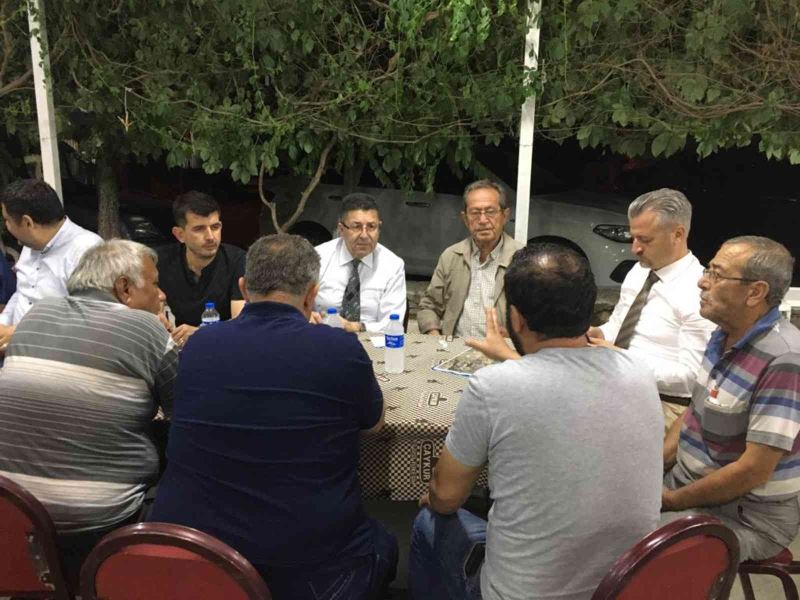Aydın Büyükşehir Belediyesi bürokratları vatandaşları dinliyor
