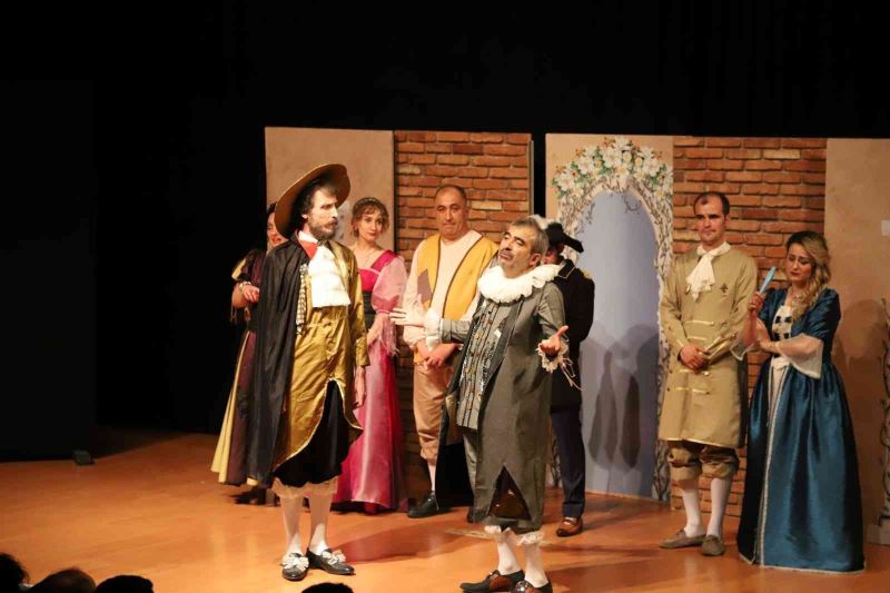Turgutlu Belediyesi Tiyatrosu “Cimri” ile ikinci kez perdelerini açtı
