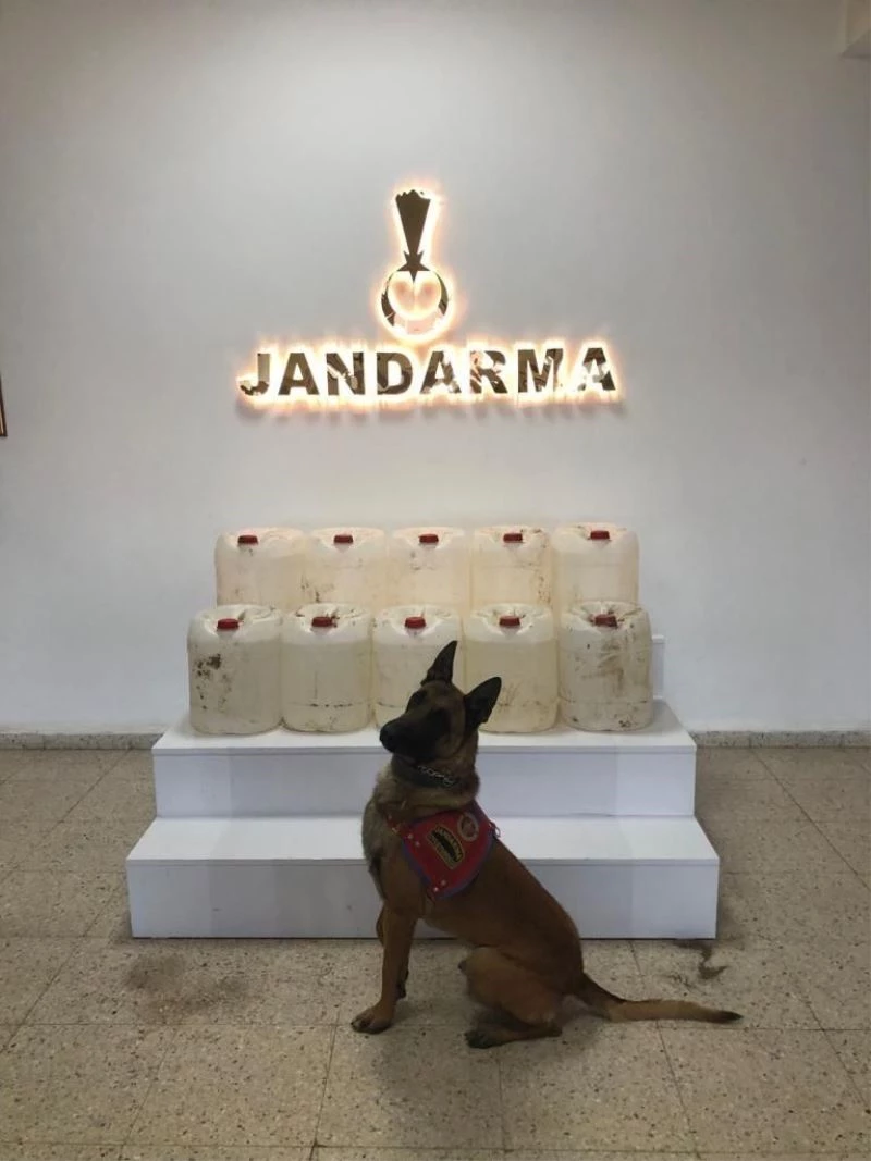 Van’da 325 litre asitanhidrit ele geçirildi
