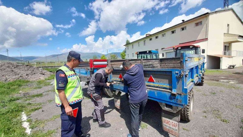 Traktör kullanan çiftçilere ’Reflektör’ uyarısı
