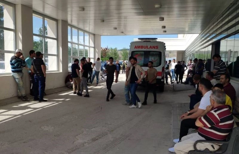 Kavgayı ayırmak için araya girdi, bekçiyi 3 yerinden bıçakladı
