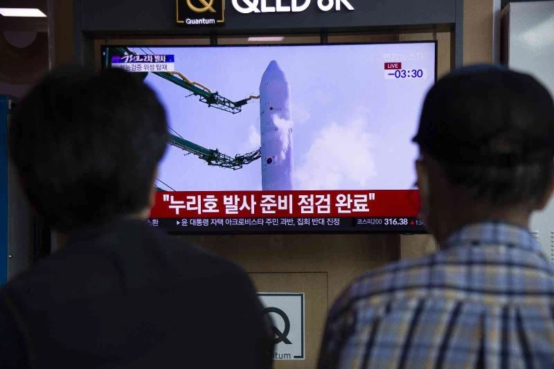 Güney Kore ilk yerli uzay roketi ‘Nuri’yi fırlattı
