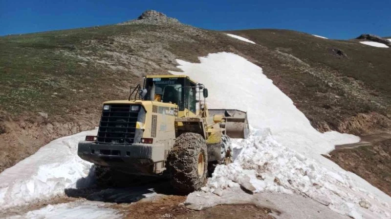 Maçka’da 66 mahallede yol çalışması
