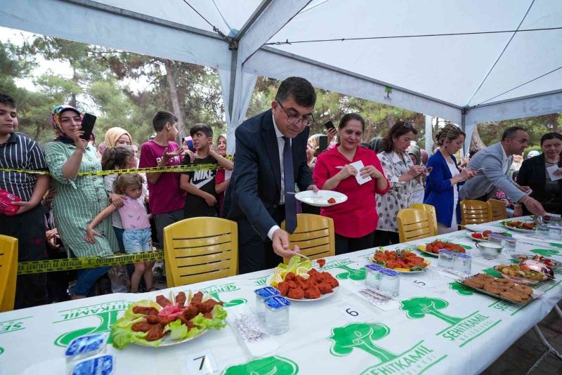 En lezzetli yağlı köfte için kıyası yarıştılar
