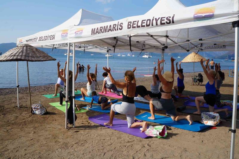 Dünya Yoga Günü halk plajında kutlandı
