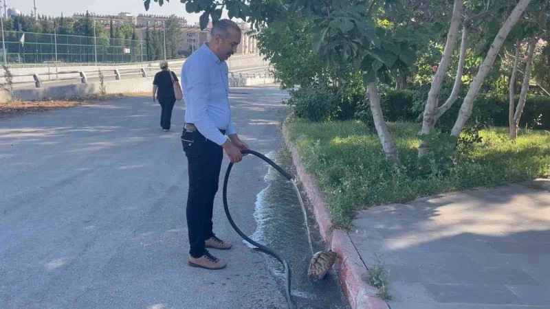 Bir damla suyla yüreklere dokunuldu
