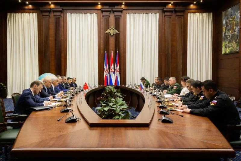 Gıda krizinin çözümü ve Ukrayna limanlarında bekleyen tahıl yüklü gemilerin tahliyesine yönelik Türk ve Rus askeri heyetleri arasındaki toplantı dün Moskova’da gerçekleştirildi. 