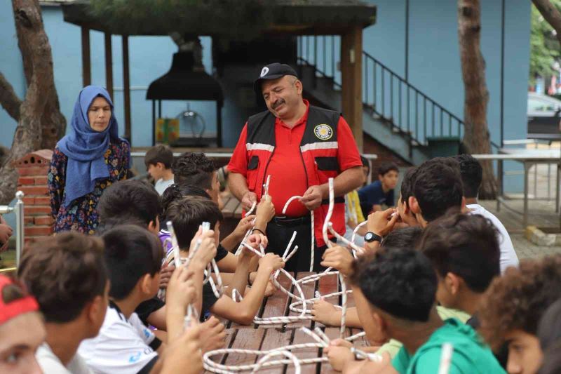 Kartal Belediyesi’nden kimsesiz çocuklara öğretirken eğlendiren eğitim
