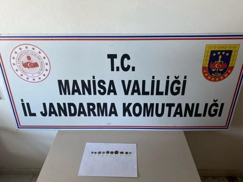 Sikkeleri satmak isterken jandarmaya yakalandılar
