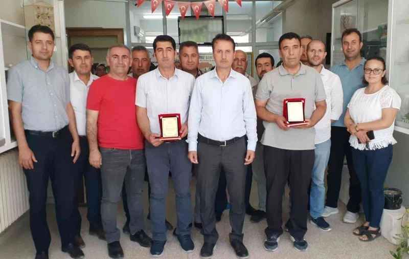 Samsat Halk Eğitim Müdürü plaketle uğurlandı
