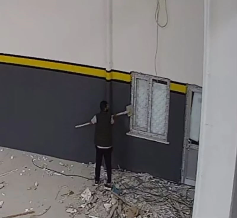 Çaldıkları 55 bin liralık kabloları satmaya çalışırken yakalandı
