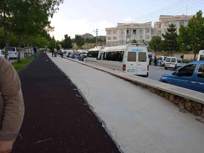 Dolmuşçuların yolcu alma meselesinden çıkan kavgada kan aktı
