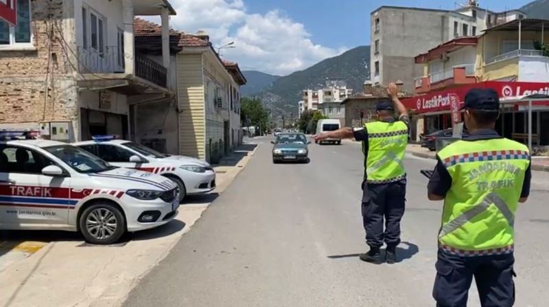 Finike’de dron ile trafik denetimi
