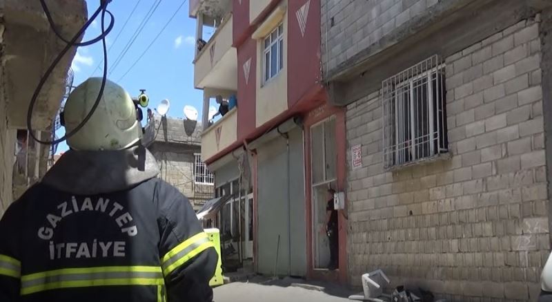 Mutfak tüpüyle balkona çıktı, mahalleye panik yaşattı
