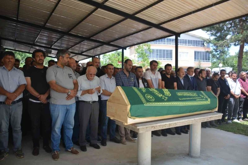 İtalya’daki helikopter kazasında yaşamını yitiren İlker Uçak son yolculuğuna uğurlandı
