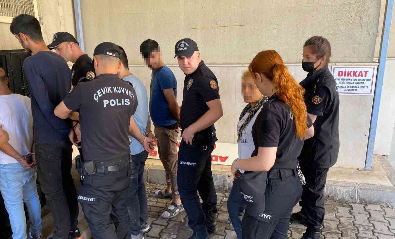 Diyarbakır’da baron ve baroniçelerin olduğu 46 şüpheli adliyeye çıkartıldı
