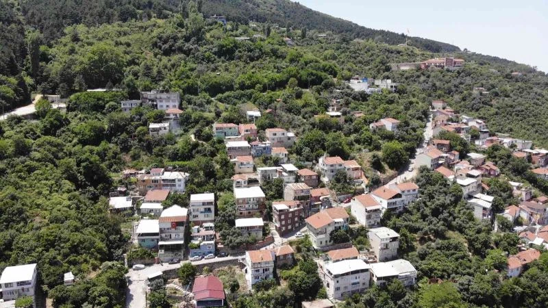 Uludağ yolunda navigasyon uçuruma sürüklüyor...Pankart ile tedbir aldılar
