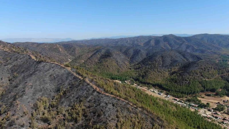 Marmaris’te yanan yerler havadan görüntülendi
