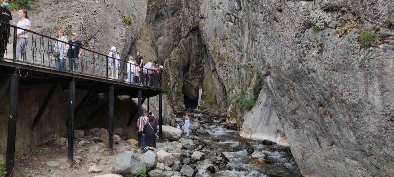 (Özel) Turistler bu şelaleyi görmeden şehirden ayrılmıyor
