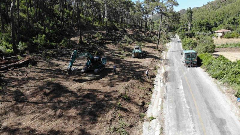 Marmaris’te alev savaşçılarının nöbeti devam ediyor
