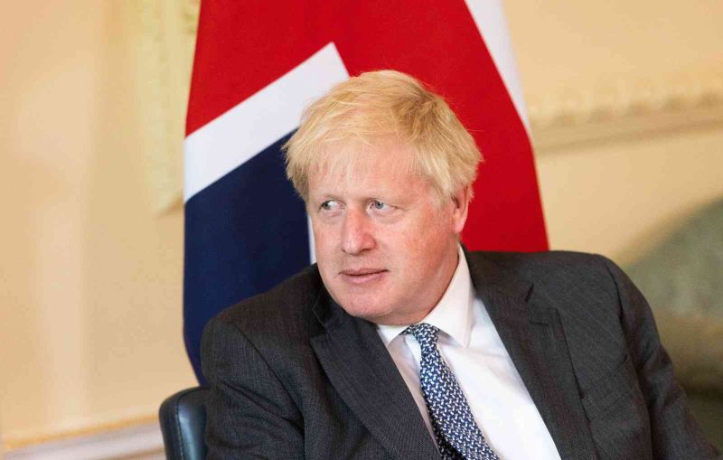 İngiltere Başbakanı Johnson: “Yaptırımlar, Putin’in savaş makinesi kalbini vuracak”
