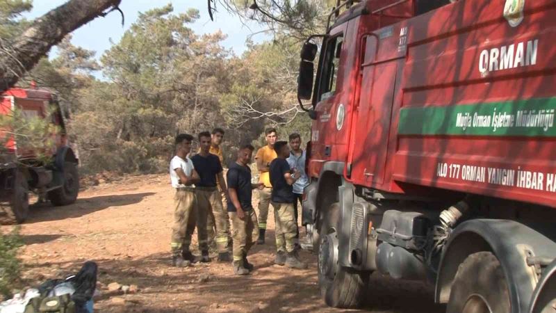 Marmaris’te alev nöbeti tutan orman işçisi: 