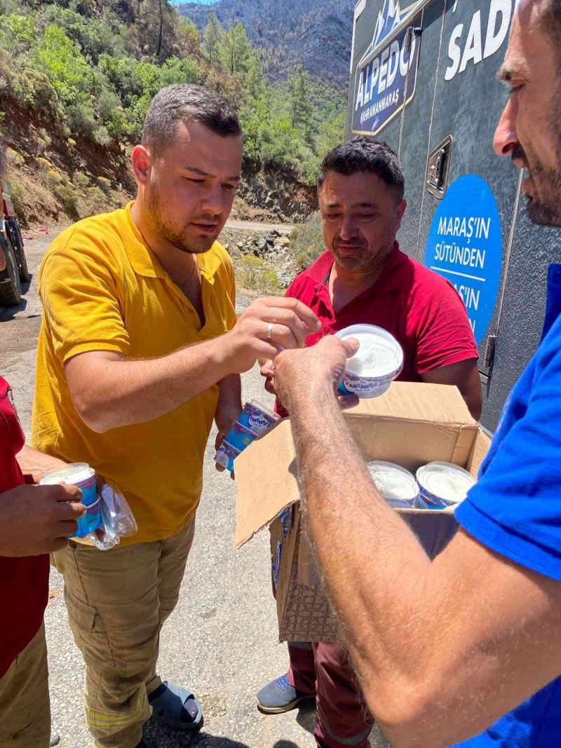 Marmaris’te yangın söndürme ekiplerine Maraş dondurması ikram edildi
