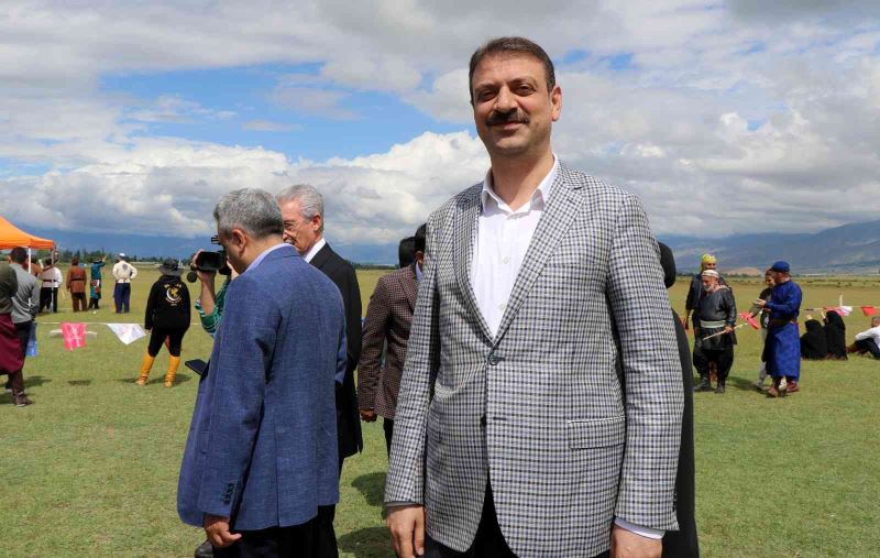 Bakan Yardımcısı Aksu: “Yeni sezonda inşallah futbolumuzu stadımızda oynayacağız”
