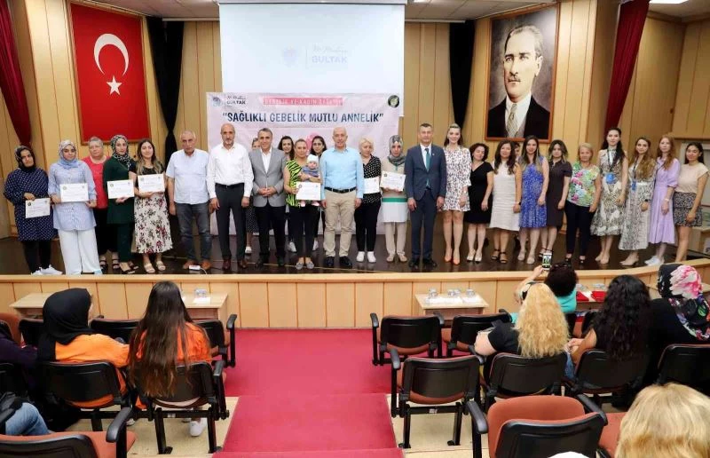 Kadın Sağlığı ve Gebelik Eğitimini tamamlayan anneler sertifikalarını aldı
