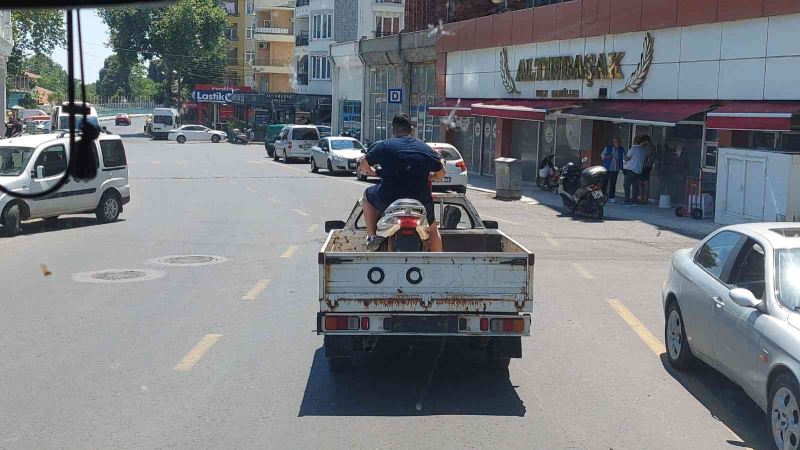 Tekirdağ’da ilginç yolculuk: Motosiklet asfaltta değil, kamyon kasasında
