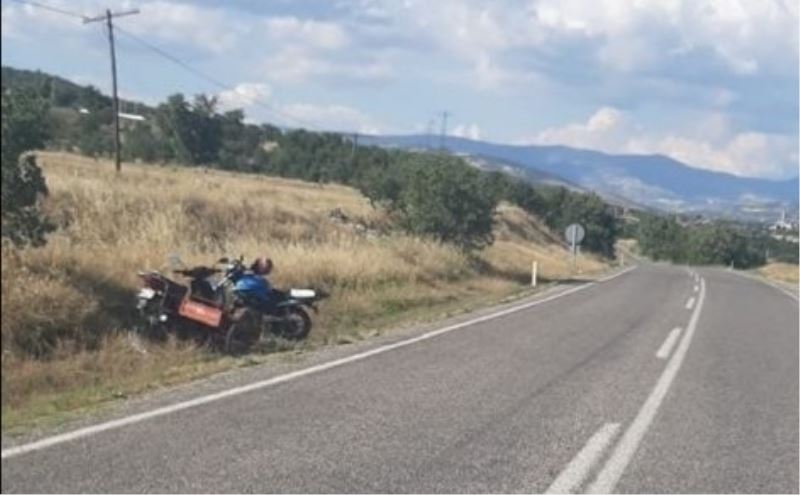 Arının soktuğu motosiklet sürücüsü kaza yaptı: 2 yaralı
