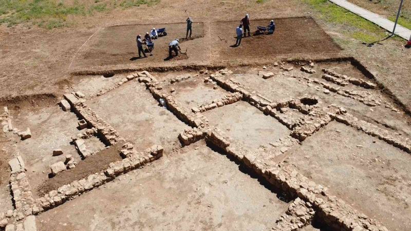 Perre Antik Kenti’ndeki ’sonsuzluk merdiveni’nin sonu merak ediliyor
