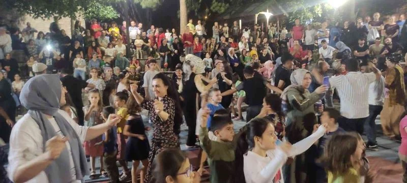 Gürsulular, Millet Bahçesi’nde müziğin ritmiyle coştu
