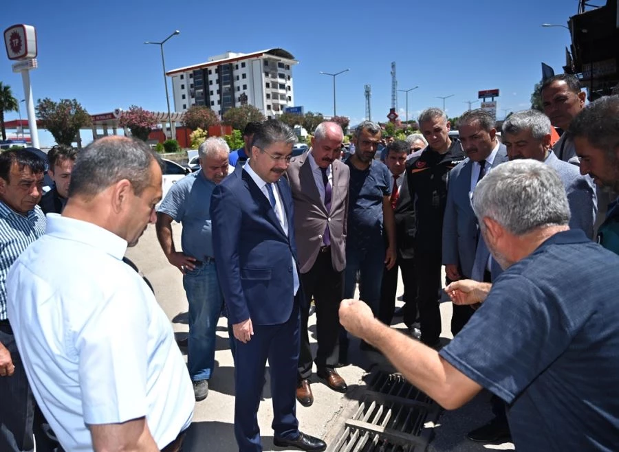 Vali Dr. Erdinç Yılmaz, Şiddetli Yağıştan Zarar Gören Esnafları Ziyaret Etti