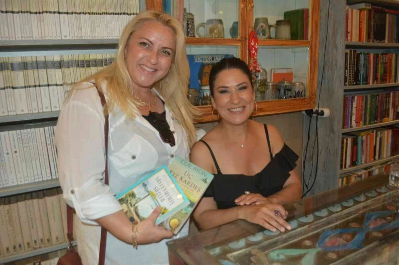 Ünlü oyuncu ve yazar İclâl Aydın’ın imza gününe yoğun ilgi
