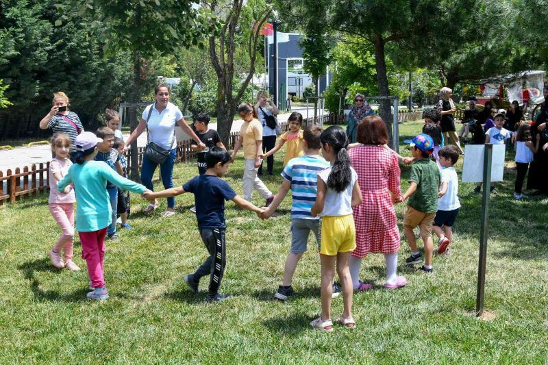 Esenyurtlu miniklere sevgi dolu karne hediyesi
