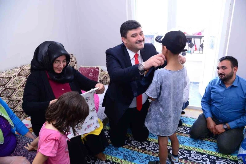 Kahramankazan Belediyesi’nden bayram öncesinde anlamlı kampanya: “Bir Çocuk da Sen Giydir”
