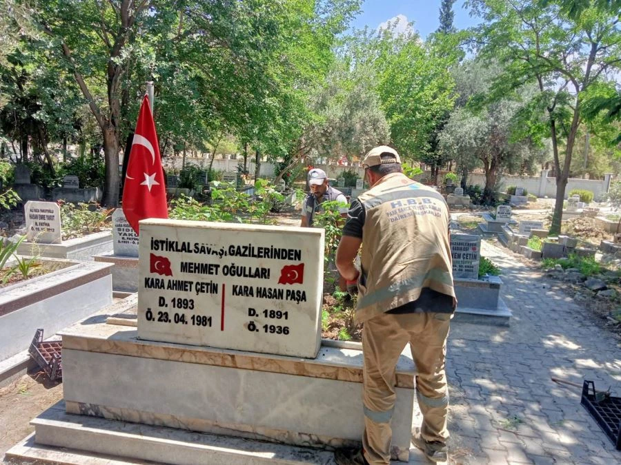 Hbb Tarafından Şehitlikler Çiçeklendirildi