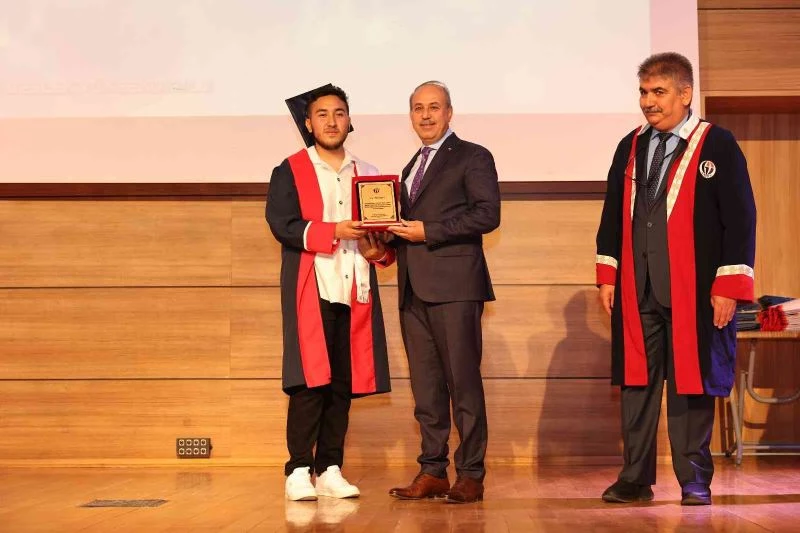 Oğuzeli MYO’da mezuniyet sevinci
