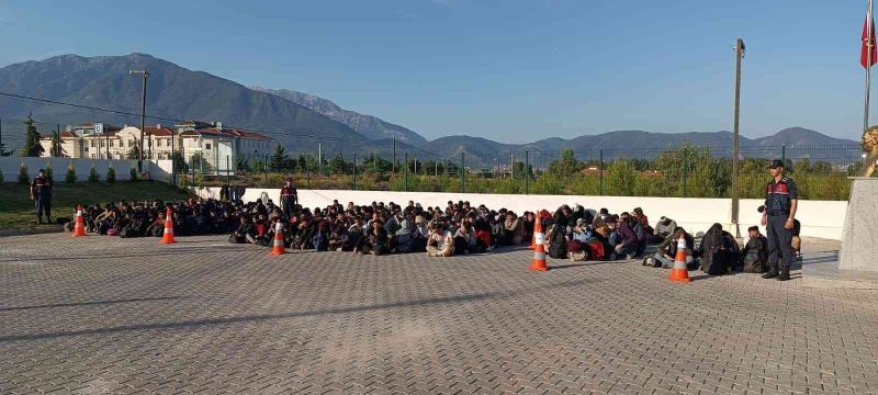 Fethiye’de 240 düzensiz göçmen yakalandı
