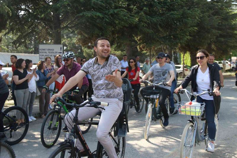 Dünya Bisiklet Günü’nü 5 kilometre pedal çevirerek kutladılar
