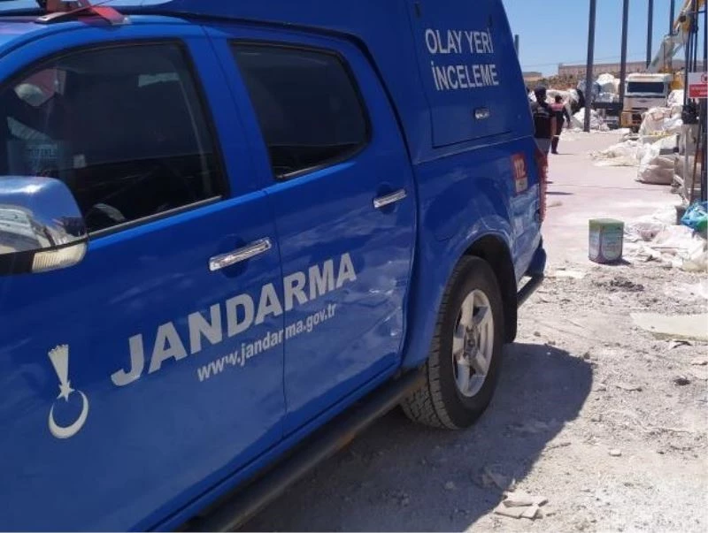 Merdivenden düşen inşaat işçisi öldü
