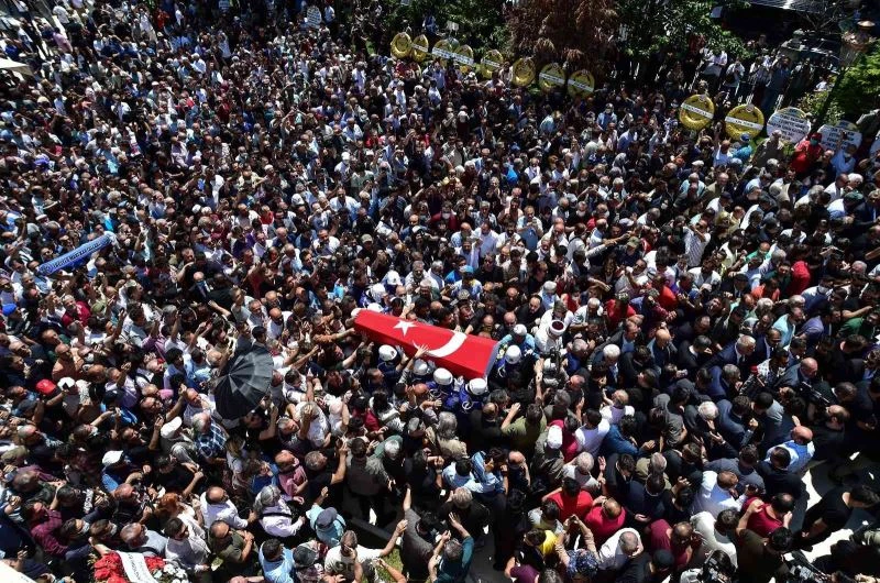 Cüneyt Arkın son yolculuğuna uğurlandı
