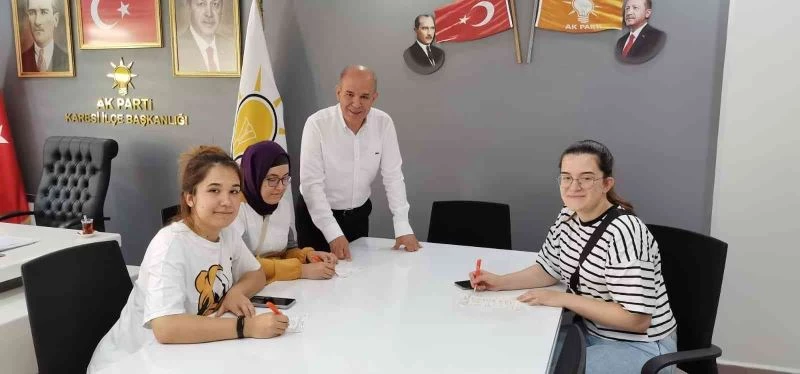 Balıkesir’de üçüz kardeşler AK Partiye üye oldu
