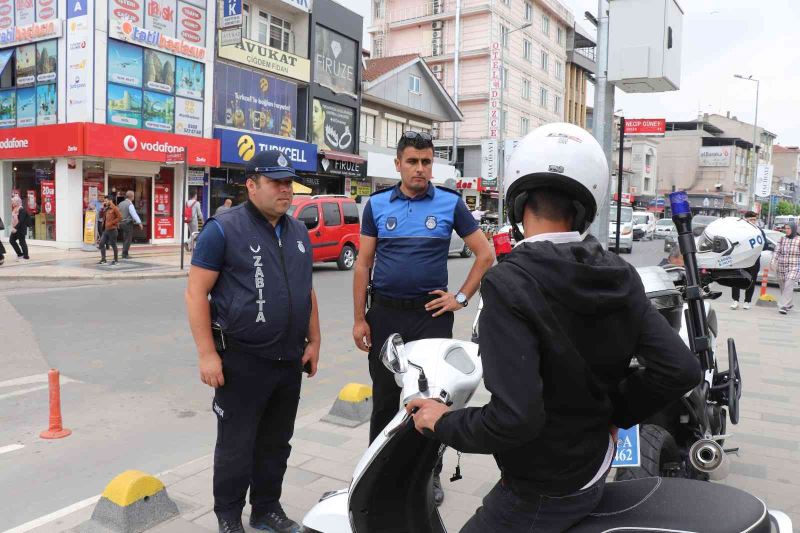 İstanbul Caddesinde motosiklet denetimi
