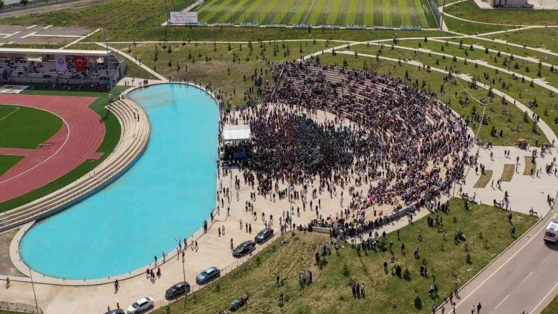 EBYÜ’de coşkulu mezuniyet kutlaması
