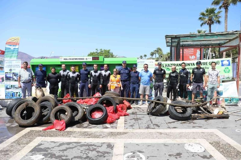 Marmaris’te hem karada hem de denizde temizlik yapıldı
