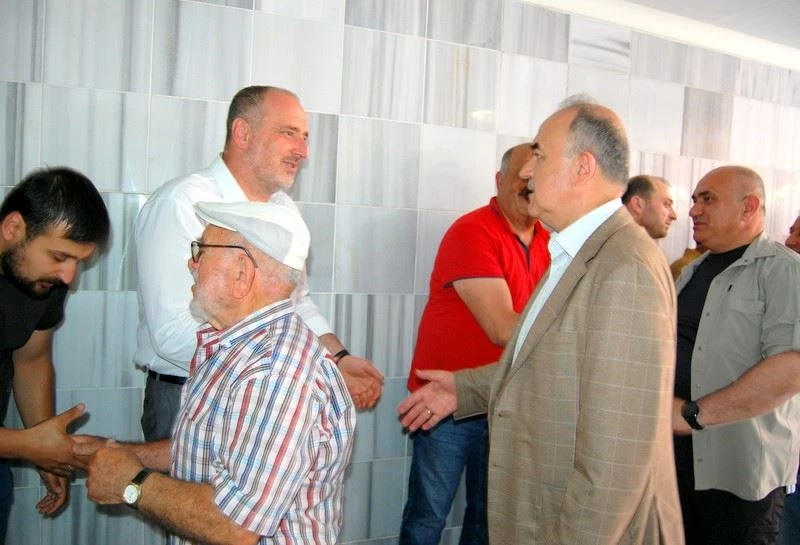 Çınarcık Belediye Başkanı Soyer, babasını son yolculuğuna uğurladı
