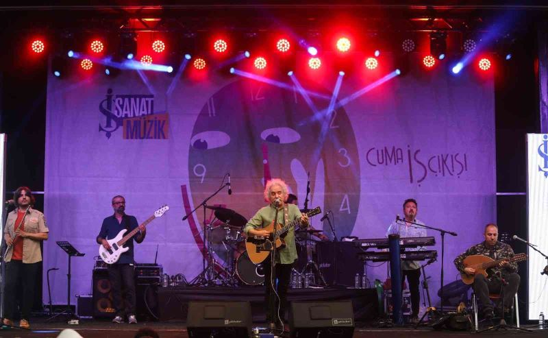 “Cuma İş Çıkışı” Ankara konserinde Yeni Türkü sahne aldı
