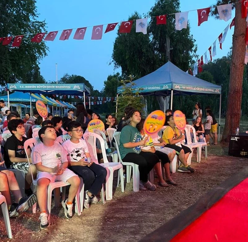 Tarsus’ta ’100 Bin Gülücük Sinema’ etkinliği
